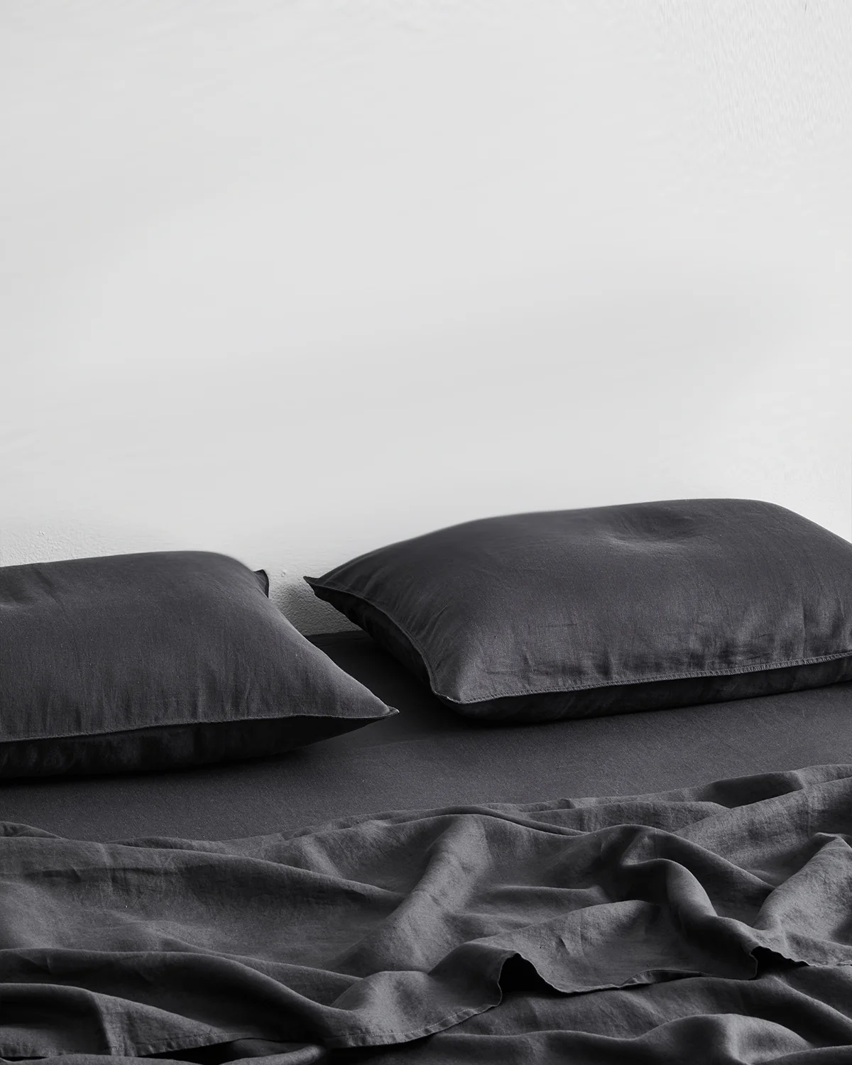 Charcoal 100% French Flax Linen Fitted Sheet - Image 3