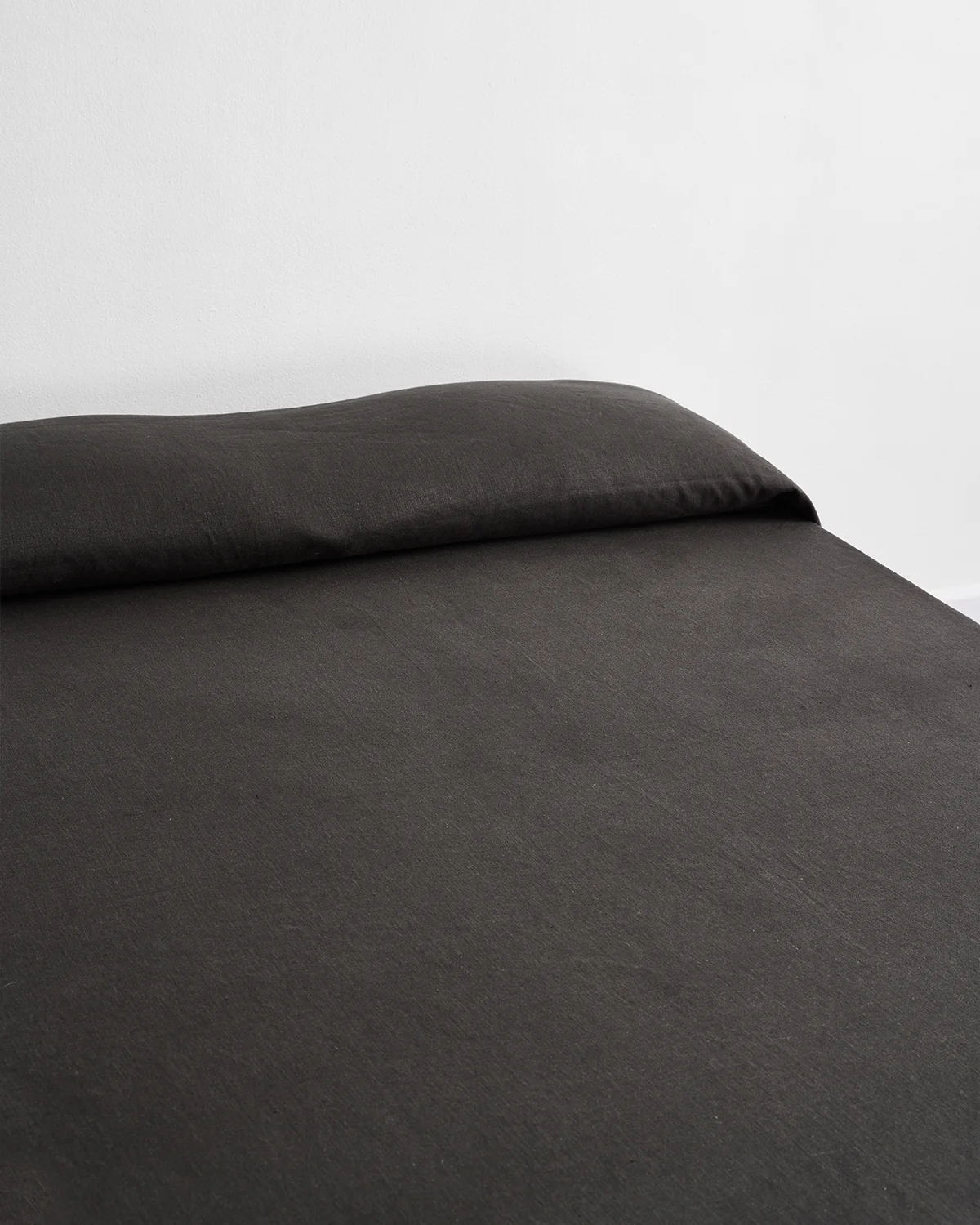 Charcoal Heavy Linen Bed Cover - Image 2