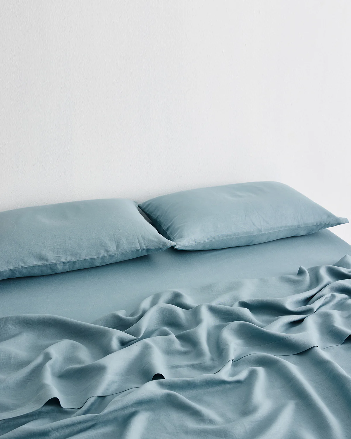 Lagoon 100% French Flax Linen Fitted Sheet Set - Image 3