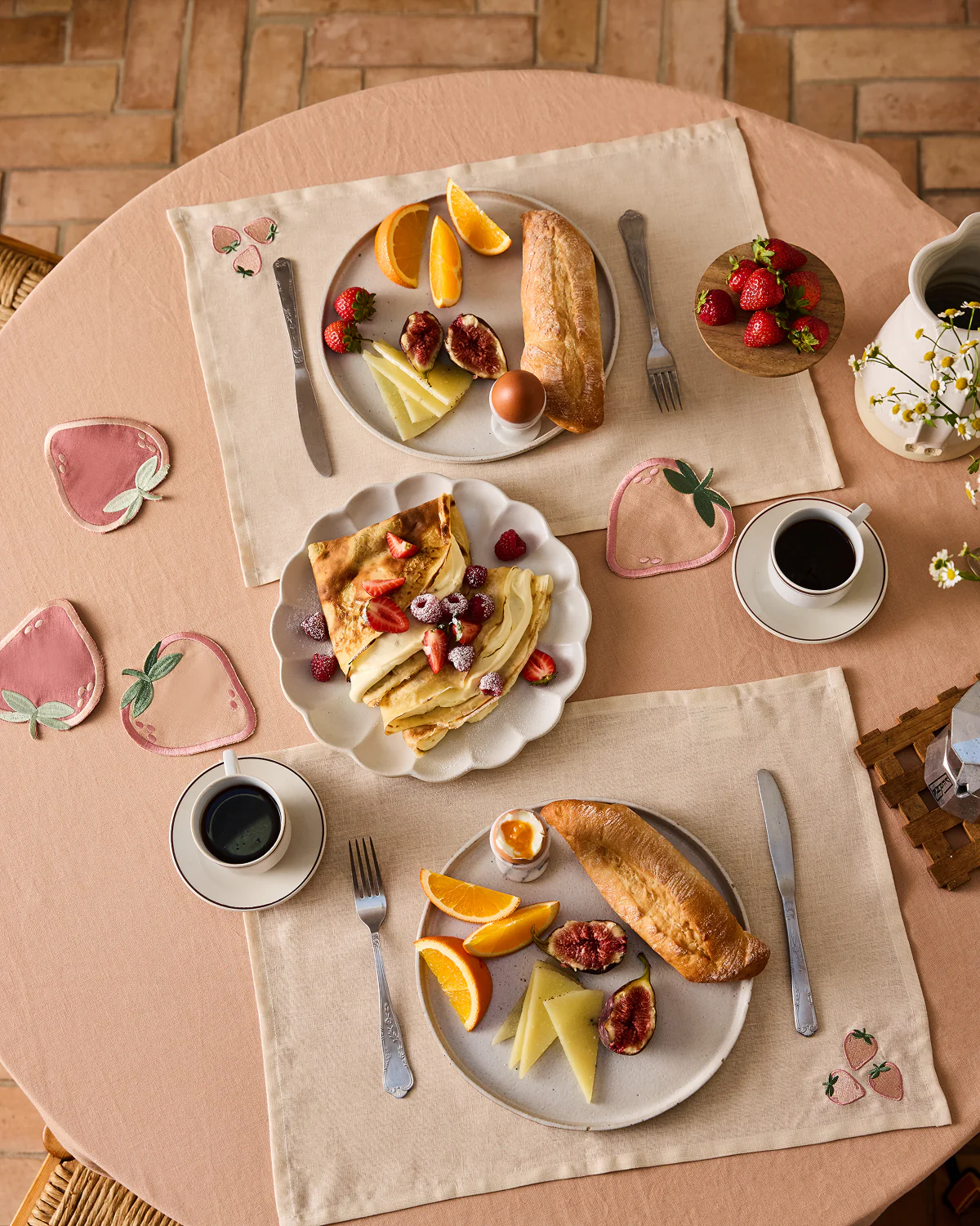 Les Fruits Fraise Napkins (Set of Four) - Image 3